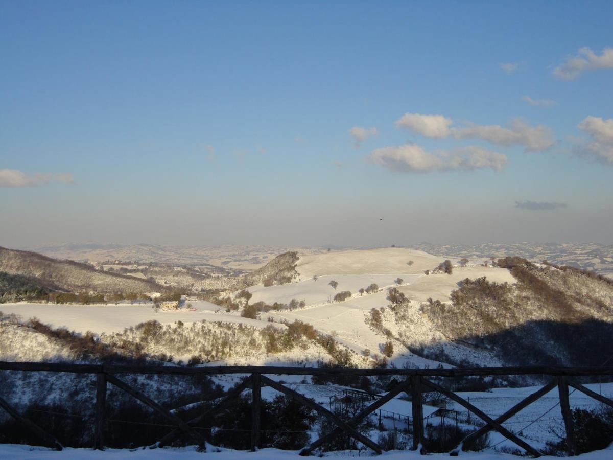 Agriturismo Girolomoni - Locanda Isola del Piano Экстерьер фото